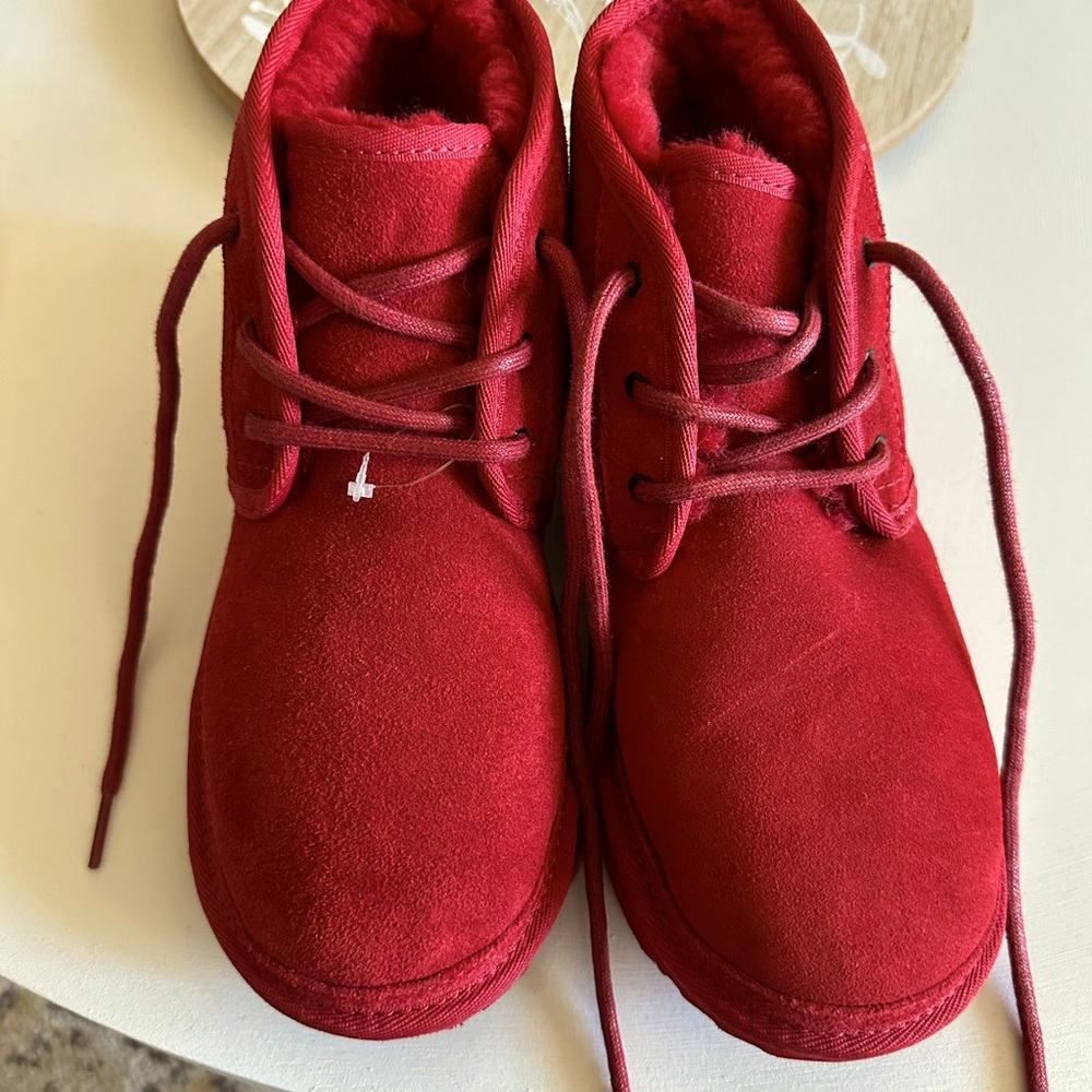 New woman boots Ugg size 5